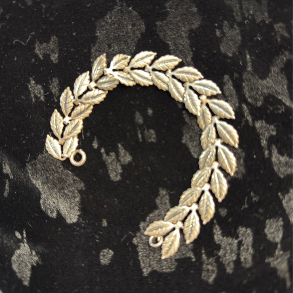 CLOSET CLEAR OUT!!! STERLING SILVER BEAUTIFUL VINTAGE Leaf Bracelet
